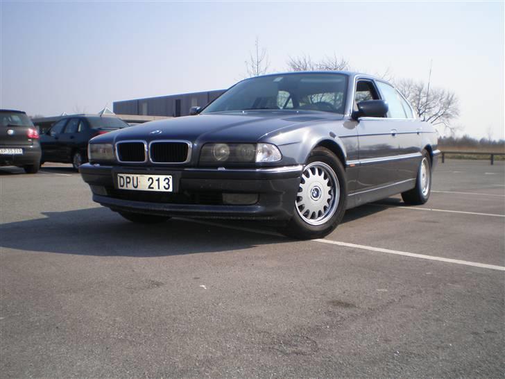 BMW 730i V8 aut. E38  billede 1