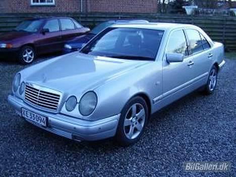 Mercedes Benz E300 D Turbo solgt billede 18