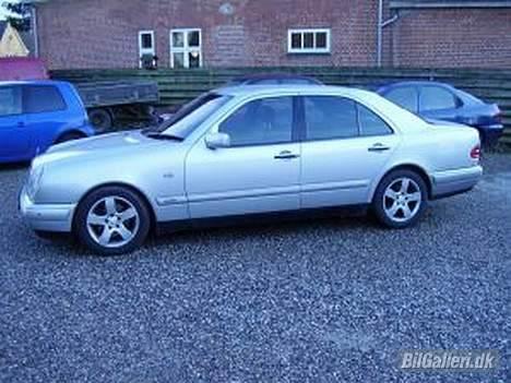 Mercedes Benz E300 D Turbo solgt billede 19