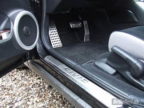Honda Civic i-shift - Alu fodliste, alu(plastik) på højtalerne. Rustfrit stål på fodhviler - bremse - gaspedal billede 13