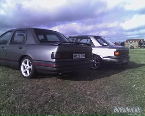 Ford sierra 2.0 DOCH (død) - sammen med viking`s mazda billede 3