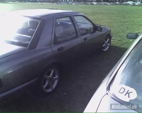 Ford sierra 2.0 DOCH (død) - sammen med viking`s mazda billede 4