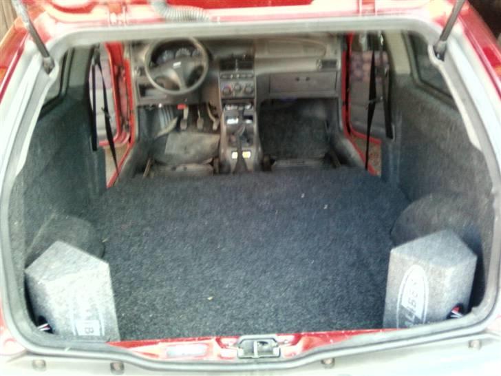 Fiat Punto Van 55 (SOLGT) - dejligt meget plads... højre sige af gitteret er dog afmonteret billede 4