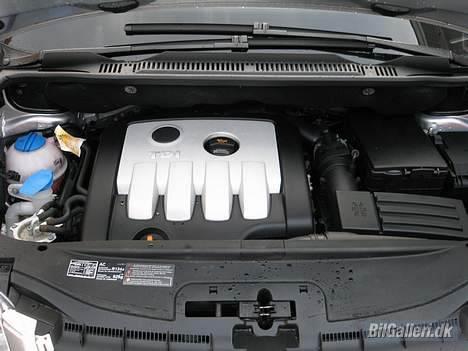 VW Touran 2.0 TDI DSG *Solgt - 2.0 TDI motor - 140 hk .. den kan arbejde! billede 2