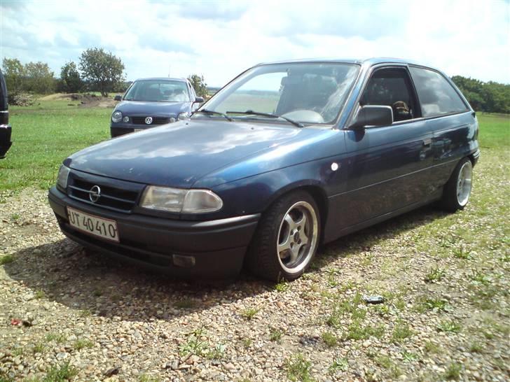 Opel astra f DØD - skulle lige prøve at have 14" på.. per fik planet grusvejeen.... billede 8
