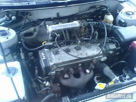 Toyota Corolla 1,3 GLS (SOLGT) billede 2