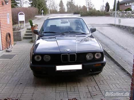 BMW 320i billede 2