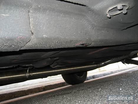 Ford Mondeo 2,5 V6 Solgt - 2,5" rustfir rør ud til pagpotterne billede 9