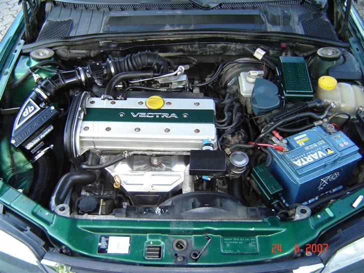 Opel vectra B 2,0i 16v  - efter lidt maling os sånt.. billede 12