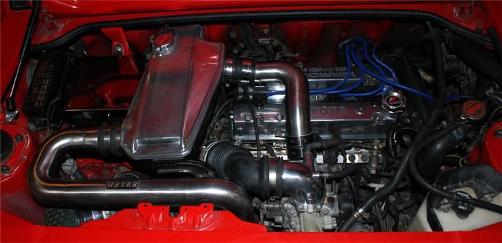 Toyota MR2 Supercharger SOLGT - Motorrum lige PT. Supercharger motor med originalt ledningsnet, luftmængdemåler og boks. Kører med 176mm remhjul og lader 0.9 bar billede 11