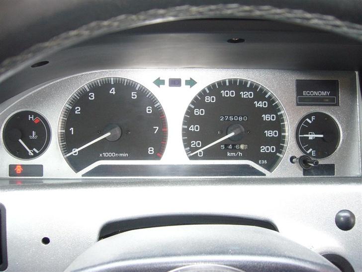 Toyota corolla SOLGT :) - Havde ellers planlagt at sætte hvide urskiver i, men malede lidt i stedet for :) Så har faktisk nogen til salg  billede 4