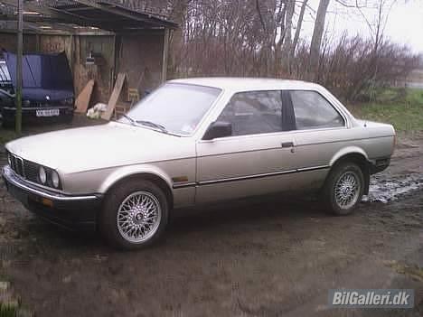 BMW 318i E30 Solgt. - Billeder er lånt lige pt, nye kommer ! :) billede 1