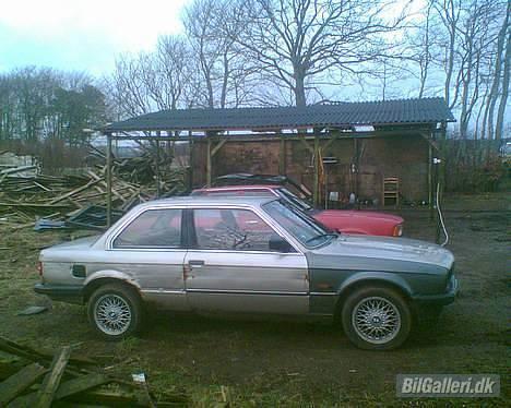 BMW 318i E30 Solgt. - Billeder er lånt lige pt, nye kommer ! :) billede 2