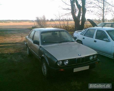 BMW 318i E30 Solgt. - Billeder er lånt lige pt, nye kommer ! :) billede 3