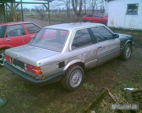 BMW 318i E30 Solgt. - Billeder er lånt lige pt, nye kommer ! :) billede 4