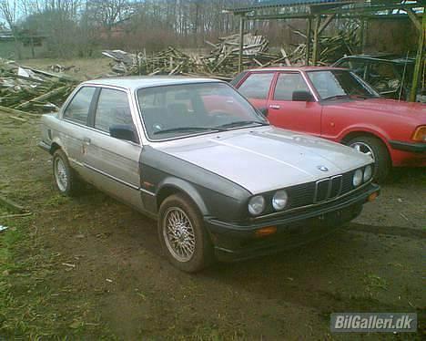 BMW 318i E30 Solgt. - Billeder er lånt lige pt, nye kommer ! :) billede 5