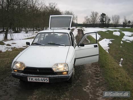 Citroën GSA Berline Special - Hvis markvejen har for høj midterrabat, så smider man den da bare i høj stilling og kører videre. billede 6