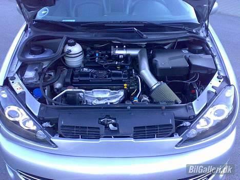 Peugeot 206 - billeder fra d. 12/03 - 07 . Det flotte motorrum . billede 5