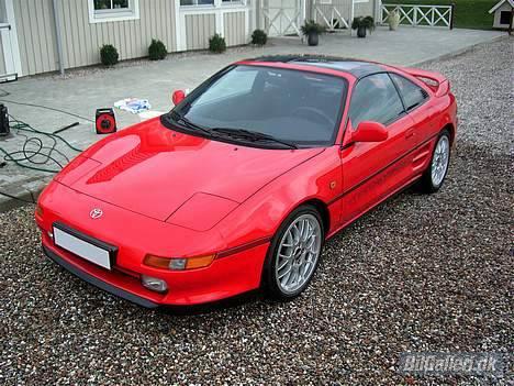 Toyota MR2 - Stadig for koldt til at polere - men vaskes kan den da :) billede 1