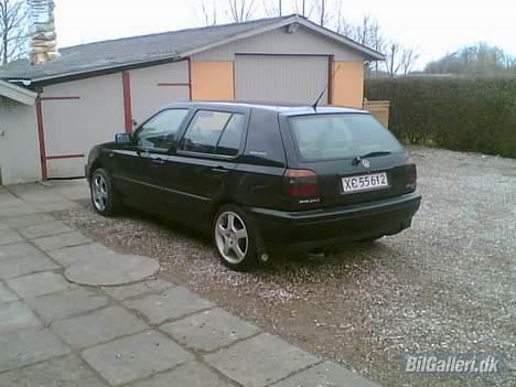 VW Golf 3 Tdi  *Solgt* - der havde jeg lige fået bagpotte på også billede 4
