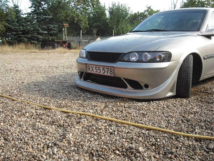 Opel vectra b 1,8 16v - så kom der endeligskørter på hin mangler bare lige gitter  billede 1