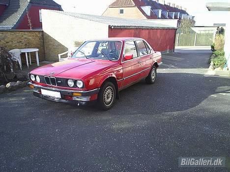 BMW E 30 320i billede 1
