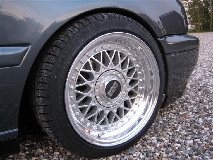 VW Vento 1.8 CLX SOLGT - Elsker de her fælge... Står lidt langt ude, camber skal stilles " gimme more mean lean..." billede 2