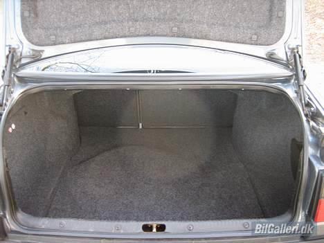 VW Vento 1.8 CLX SOLGT - Her kan sidde 4 mand og spille kort.. Bliver snart lige smidt en forstærker ind til at trække mine komponentsæt.. billede 8