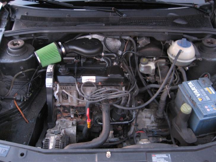 VW Vento 1.8 CLX SOLGT - Rat-style motorrum, overvejer lidt at gå i gang med det, men det er en stor omgang billede 10