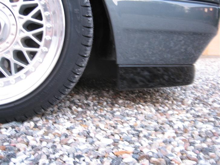 VW Vento 1.8 CLX SOLGT - 7 cm op, og det er ikke engang en VR6-læbe :D .. Det er rigelig frigang billede 11