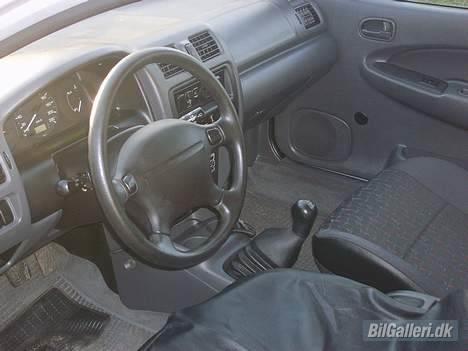 Mazda 323 1,3 16v billede 4