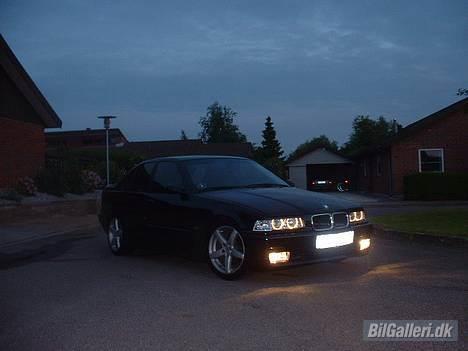 BMW 318i billede 1