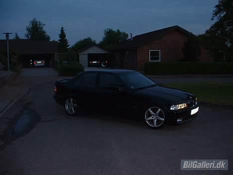 BMW 318i billede 2