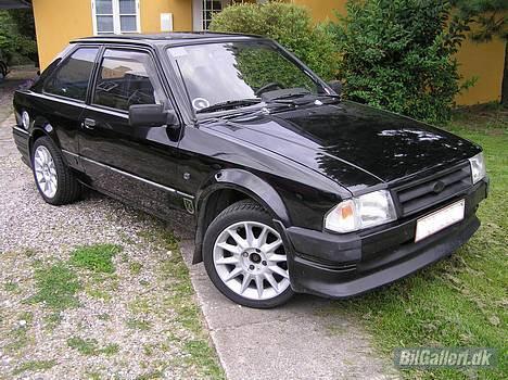 Ford Escort Mk3  - Min Escort mk3, hun holder sig godt! billede 1