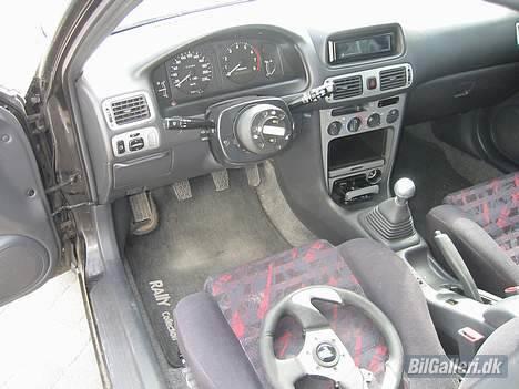 Toyota Corolla Monte carlo - Lækkert når man sidder og spiser i bilen, så er det ikke i vejen billede 7