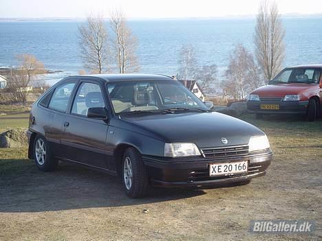 Opel kadett E *solgt* - dytten soler sig marts 05 billede 9