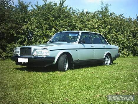 Volvo 240 GL - Et lidt nyere billede. Sådan den ser ud p.t. billede 2