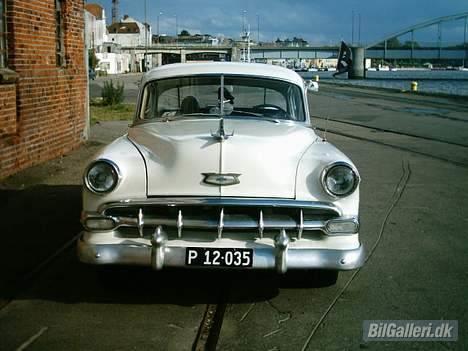 Amerikaner Chevrolet Bel Air / 210 - Fronten skal claenes dog beholder jeg crom naesen. billede 3