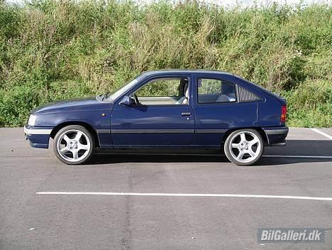 Opel kadett (solgt) - Så er der kommet 17" på. men den skal sænkes forand når jeg får tid billede 1