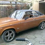 Opel manta a... MÅSKE TIL SALG