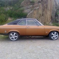 Opel manta a... MÅSKE TIL SALG