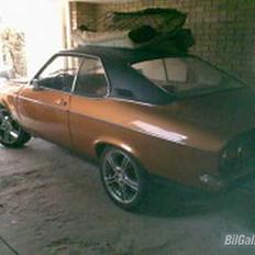 Opel manta a... MÅSKE TIL SALG