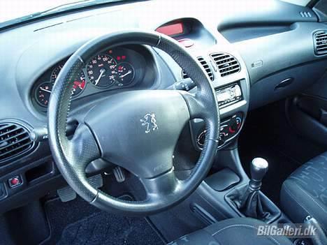 Peugeot 206 S16 "GTR" - Peugeot læderat og gearknop billede 11
