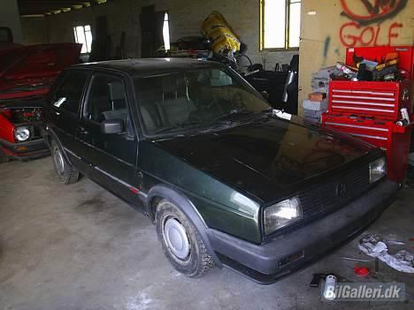 VW Golf 2 GTi  givet væk - Skråt fra siden... Hun er nu dejlig :) Men ser lidt kedelig ud uden alu billede 2