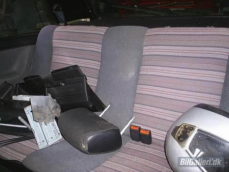 VW Golf 2 GTi  givet væk - Det gamle bagsæde... Nu udskiftet med fire and ice billede 7