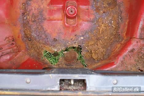 Toyota Corolla gt.Ae82.Twinneren - Hehe det ses tydeligt den har levet hele livet ved vesterhavet i thy. billede 5