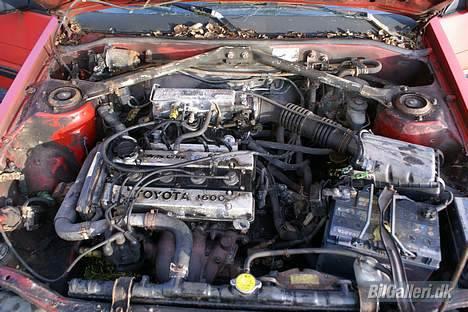 Toyota Corolla gt.Ae82.Twinneren - Motoren. Den "savler" lidt så den kommer også til at stå for tur. billede 6