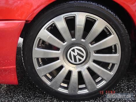 VW Golf III 1,8 CL - Ja , det er 17" . Hvis nogle skulle ha lyst til at købe dem , er i velkommen .. billede 6