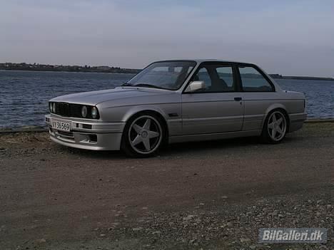 BMW 323 solgt billede 2