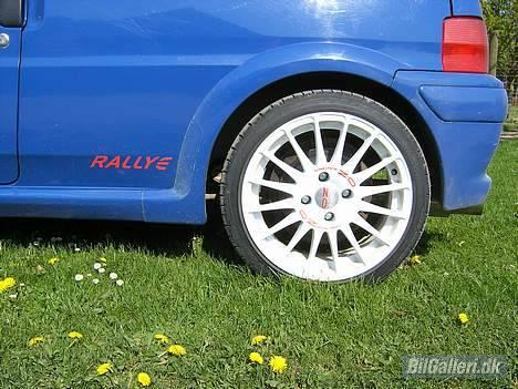 Peugeot 106 Rallye 1.6 (Solgt) - mine elskede fælge:)  Ku ikke finde andre mere perfekte.. billede 4